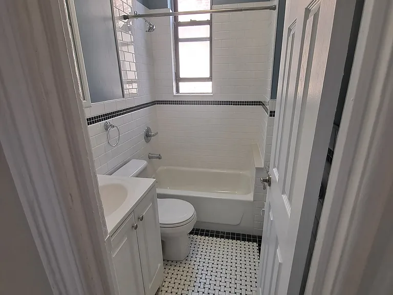 39-31 24th St #17 — Photo 5