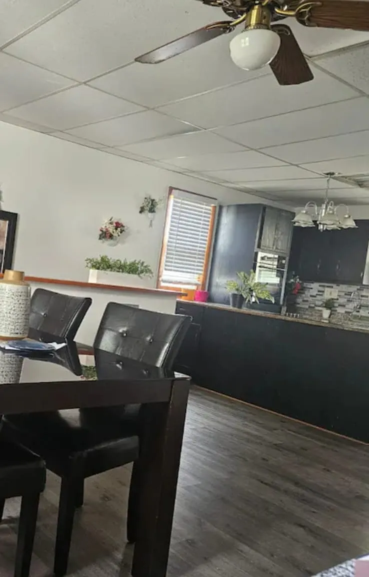 4 bed, 1.5 bath, 3125 sqft, $2,500 — Photo 3