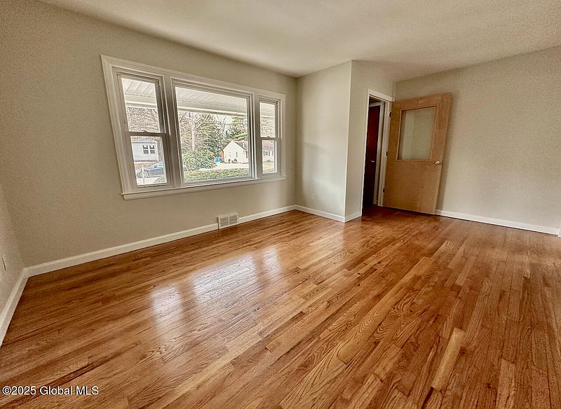 4th image of 6 Hillandale Drive