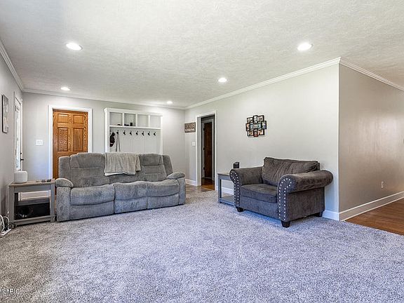 4th image of 247 W Hamilton Ln
