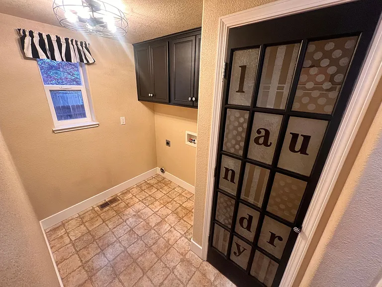 1048 Peach Blossom Way — Photo 6