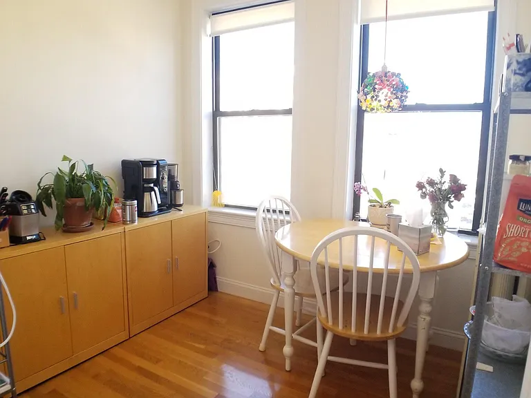 4 Park Vale Ave #2 — Photo 7