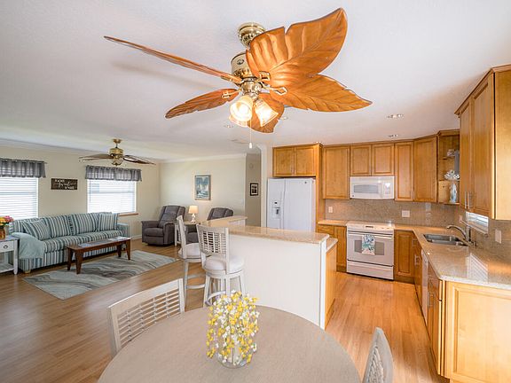 4th image of 40 High Point Rd #703