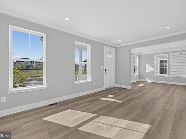 617 Harrington St, Middle River, MD 21220