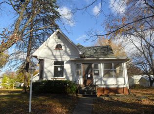 307 S Chestnut St, New London, IA 52645