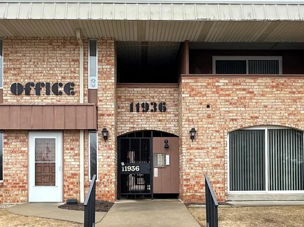 11936 W Mill ROAD #6, Milwaukee, WI 53225