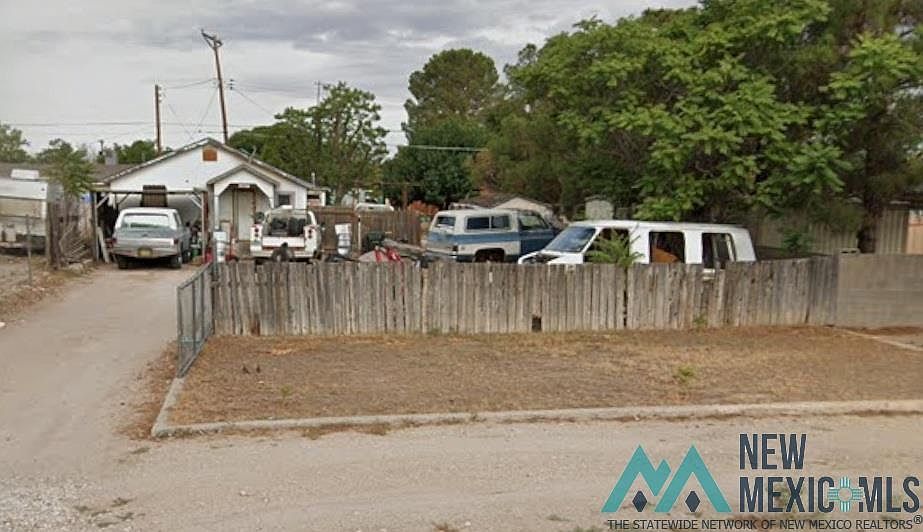 1st image of 605 N 1st St