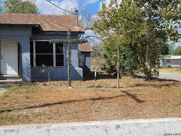 375 8th St, Poteet, TX 78065