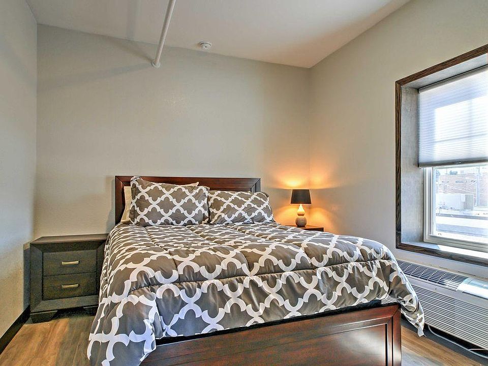 2nd image of 1064 Main St #2