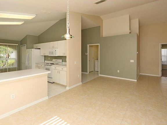5th image of 30521 Wrencrest Dr