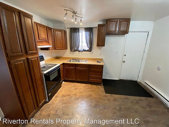 3rd image of 518 E Monroe Ave #518