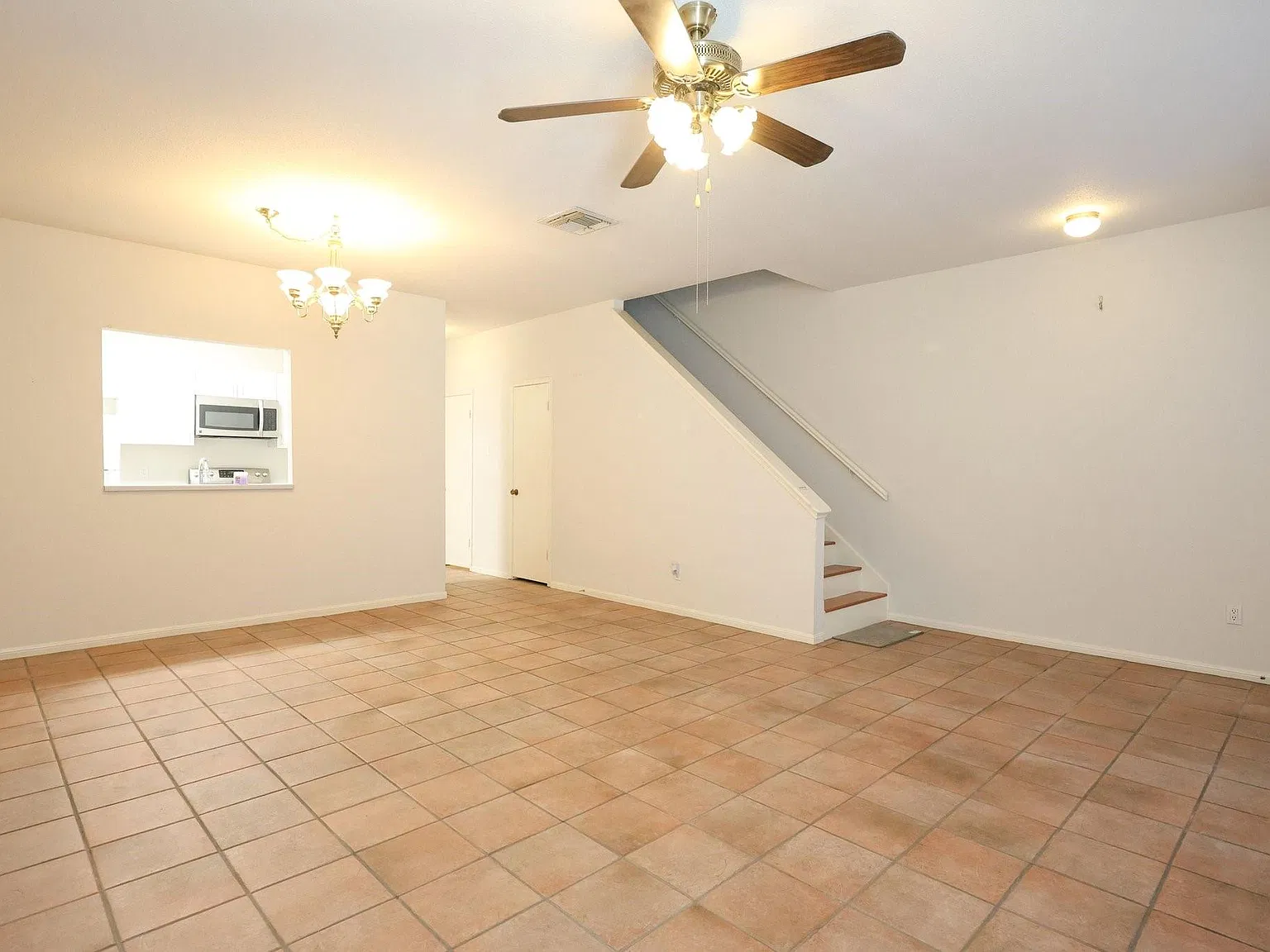 2 bed, 2.5 bath, 1640 sqft, $1,600 — Photo 4
