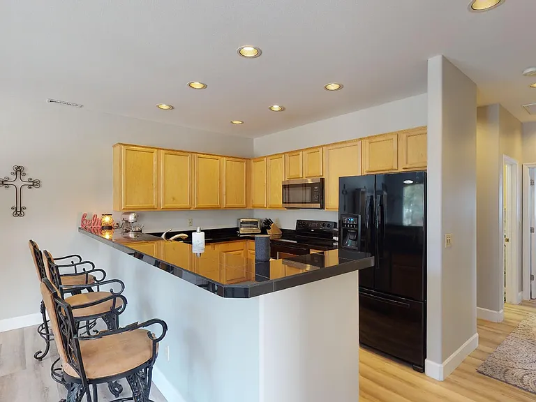 661 Woodbridge Ln — Photo 4