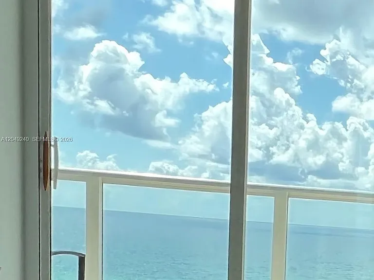 5900 Collins Ave #1406 — Photo 13