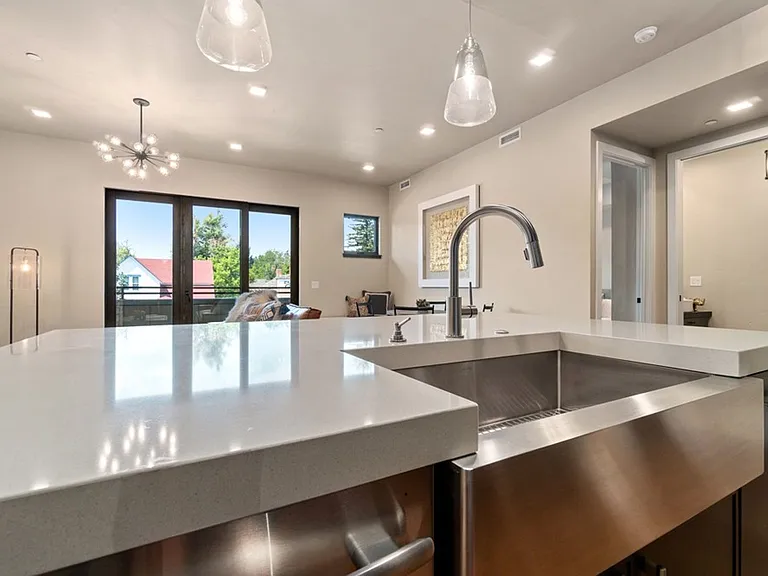 302 N Meldrum St #204 — Photo 5