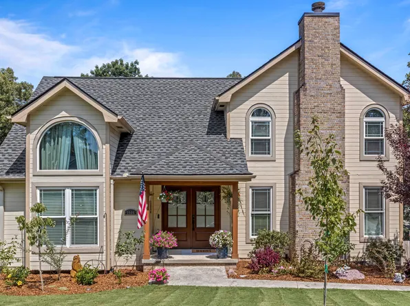 1906 Port Royal Dr, Soddy Daisy, TN 37379
