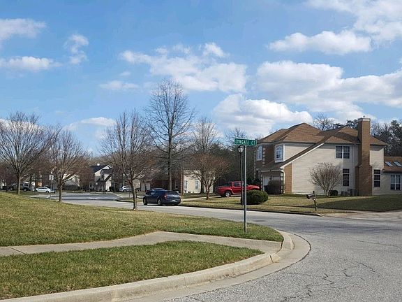 Exterior Neighborhood (street photo)