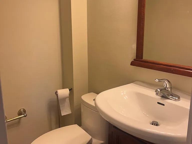 105 Montrose Ave #105 — Photo 9