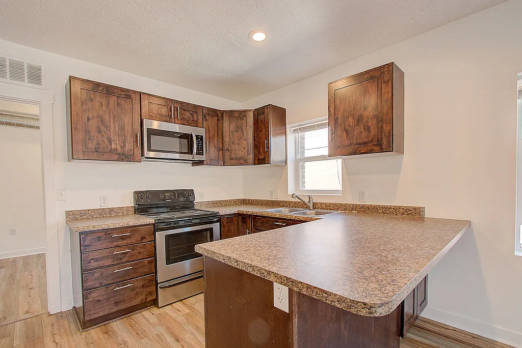 1 bed, 700 sqft, $1,200 — Photo 3