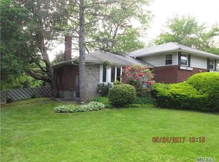 99 Manetto Hill Rd, Woodbury, NY 11797