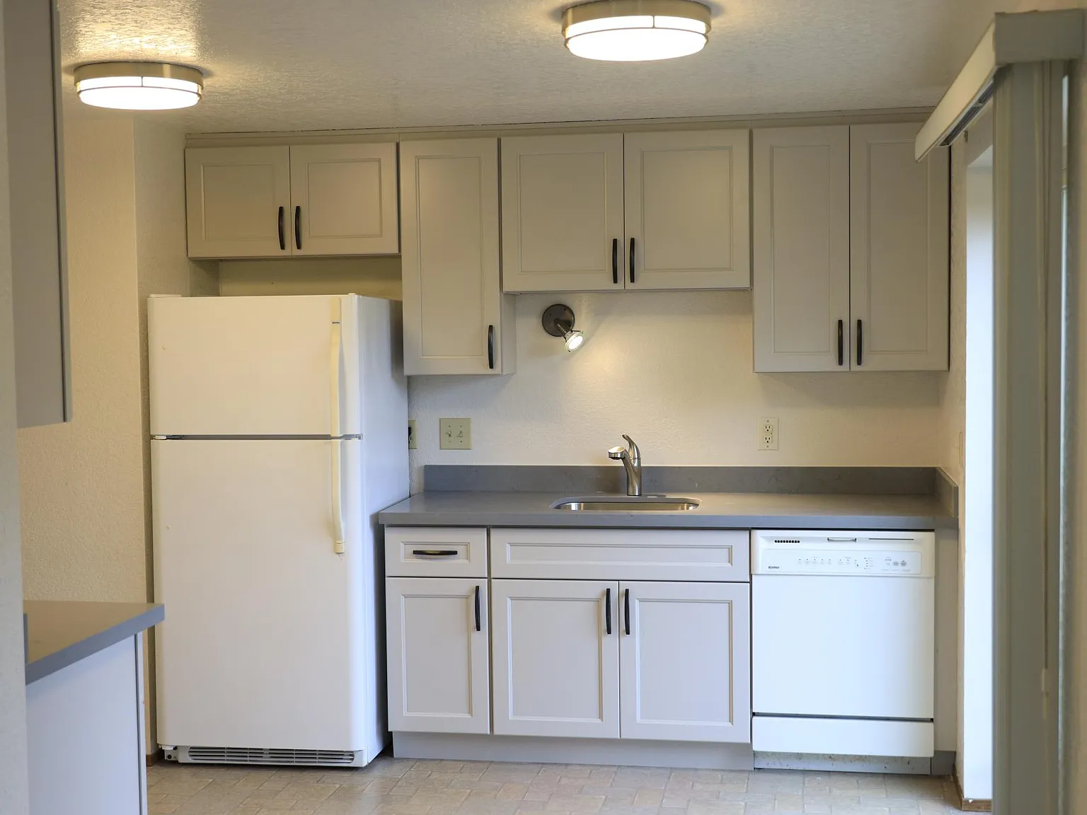 2 bed, 925 sqft, $2,100 — Photo 3