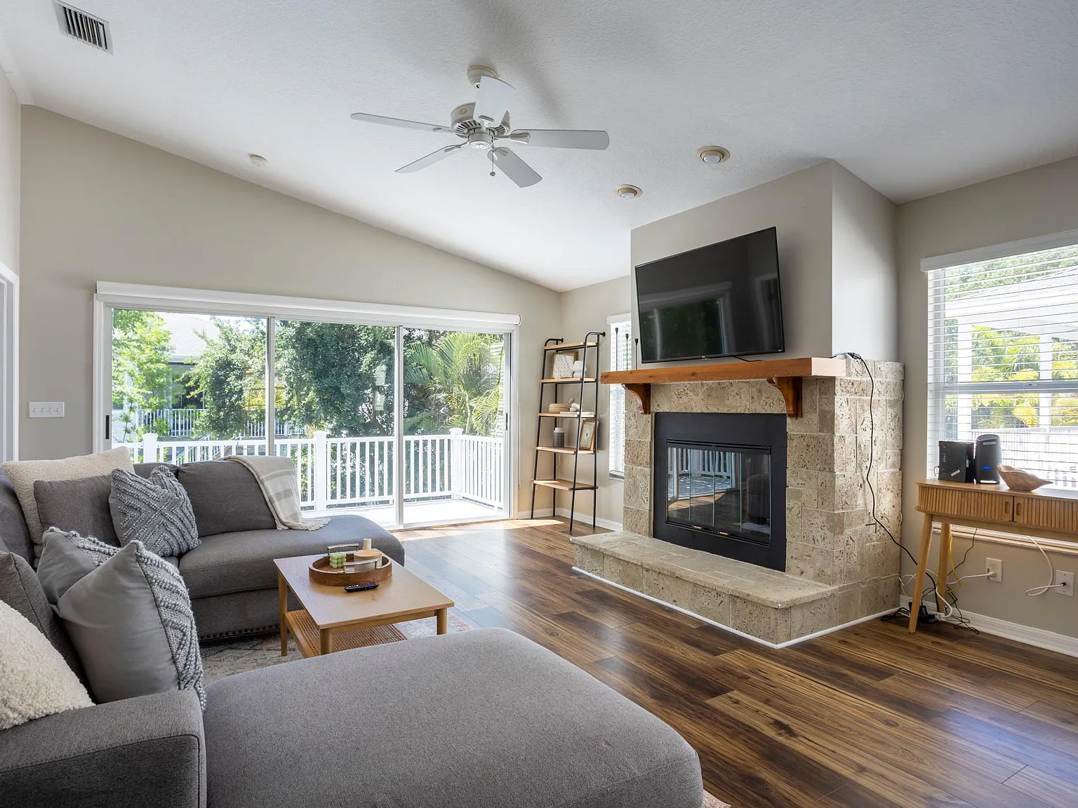5 bed, 2187 sqft, $5,000 — Photo 3