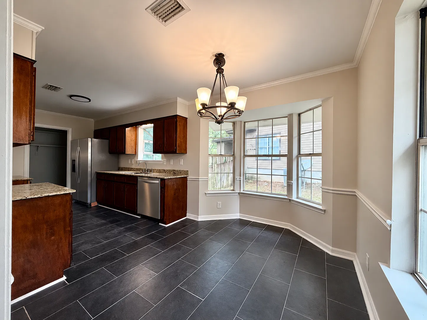 3 bed, 1600 sqft, $1,750 — Photo 4