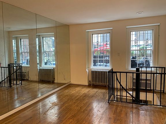 3rd image of 18 W 83rd St APT A