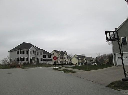 5th image of 10 Tamarac Dr