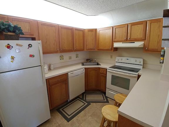 5th image of 401 Pine Glen Ln APT A-1