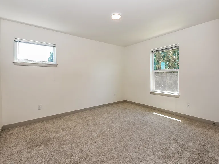 2046 Aaron Dr — Photo 17