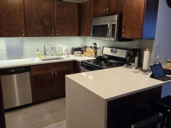 2nd image of 3325 N Lincoln Ave APT 202