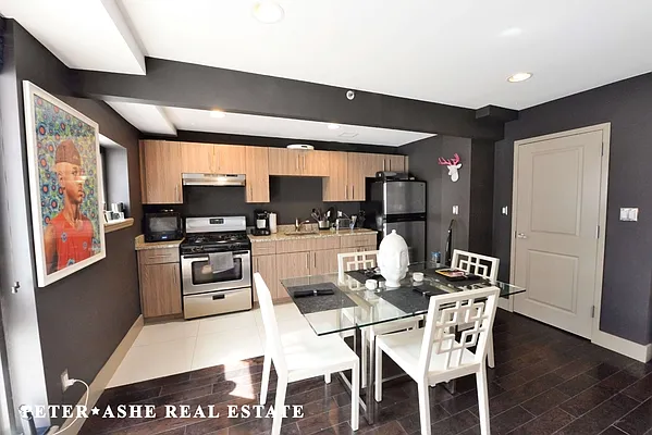 Rented by Peter Ashe | media 25