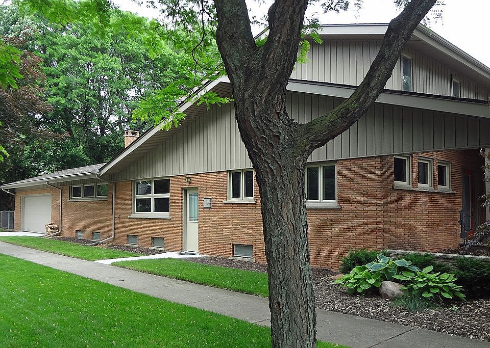 2nd image of 13160 Talbot Ave