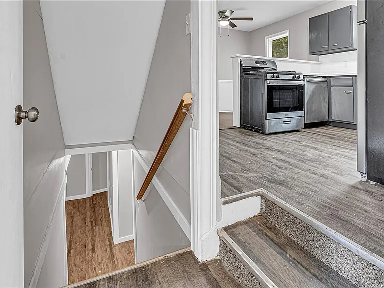 7715 NE 56th St — Photo 30