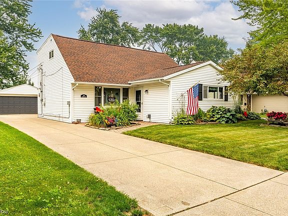 3rd image of 212 Fairpark Dr