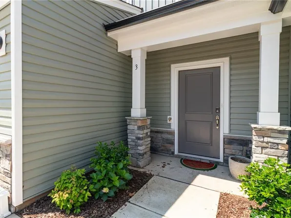 3 Stardust Trl, Greensboro, NC 27455