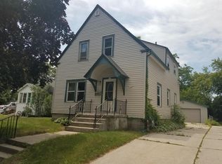 914 N 16th St, Manitowoc, WI 54220