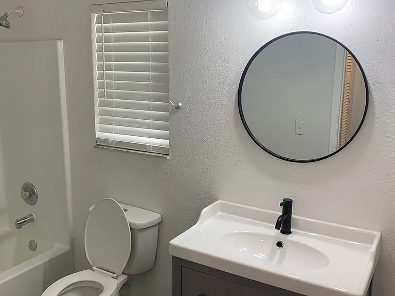 4900 Dover Cir — Photo 2