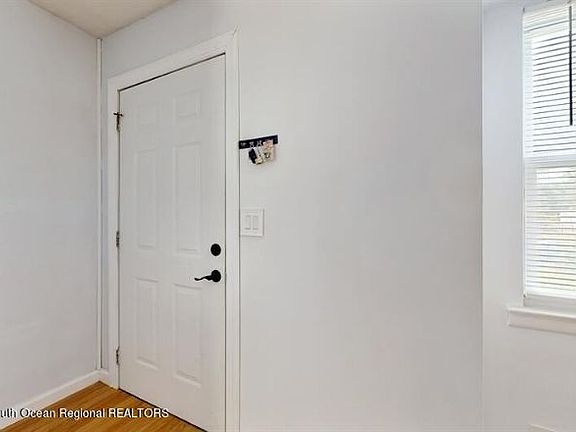 3rd image of 719 Cedar St