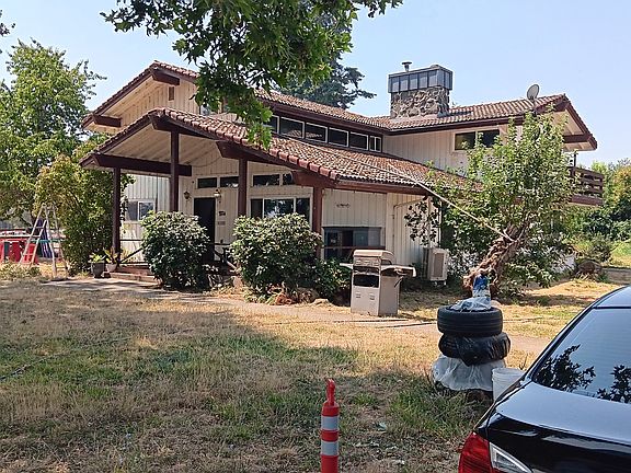 2nd image of 28393 Royal Ave