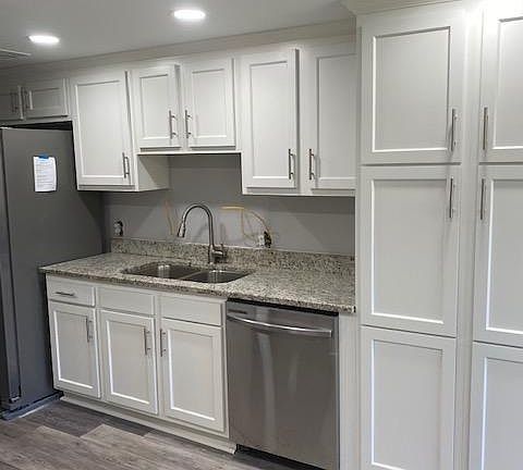 3rd image of 4118 Skycrest Dr