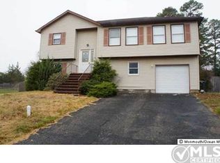 136 Colonial Dr, Lakewood, NJ 08701