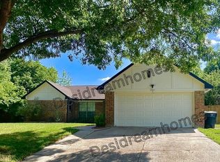 10121 Bugle Dr, Fort Worth, TX 76108