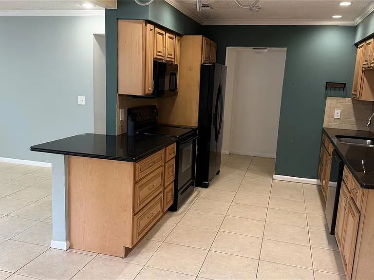 6411 Santa Monica Dr — Photo 4