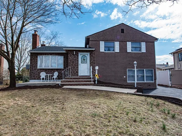 4024 Daleview Avenue, Seaford, NY 11783