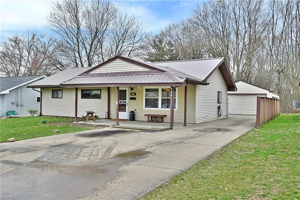 490 Southward Dr photo 1