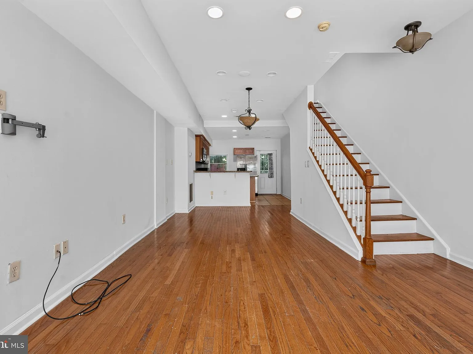 2 bed, 1.5 bath, 920 sqft, $1,750 — Photo 4