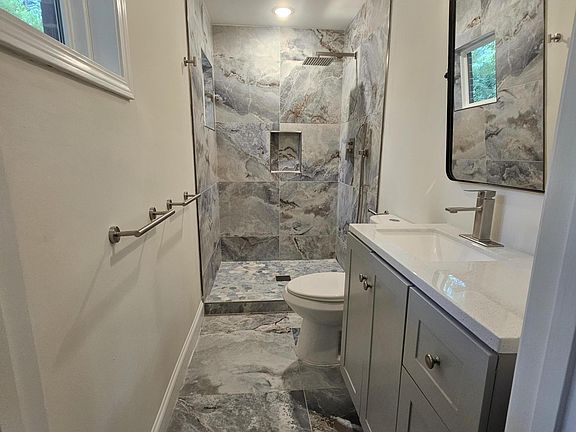 5th image of 3003 Thomas Lane