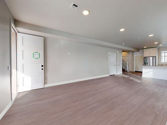 2nd image of 2400 Harve Ave #B